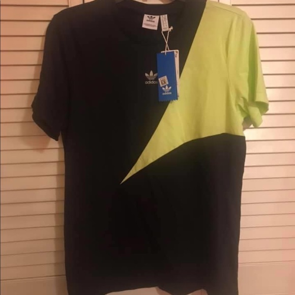 Adidas tshirt - Picture 1 of 1
